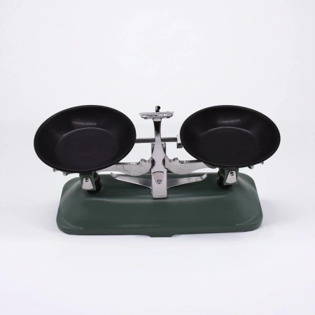 Весы учебные с гирями до 200 гр.